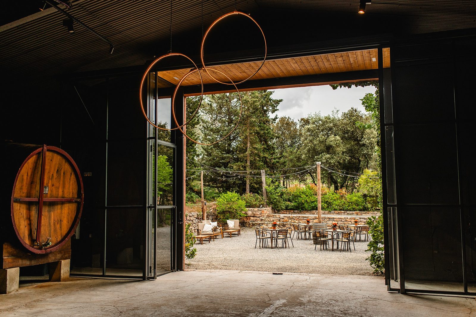 Sala els Til·lers, la sala grande flanqueada por los fudres