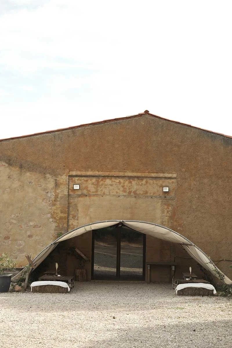 Entrada de la sala de fiestas