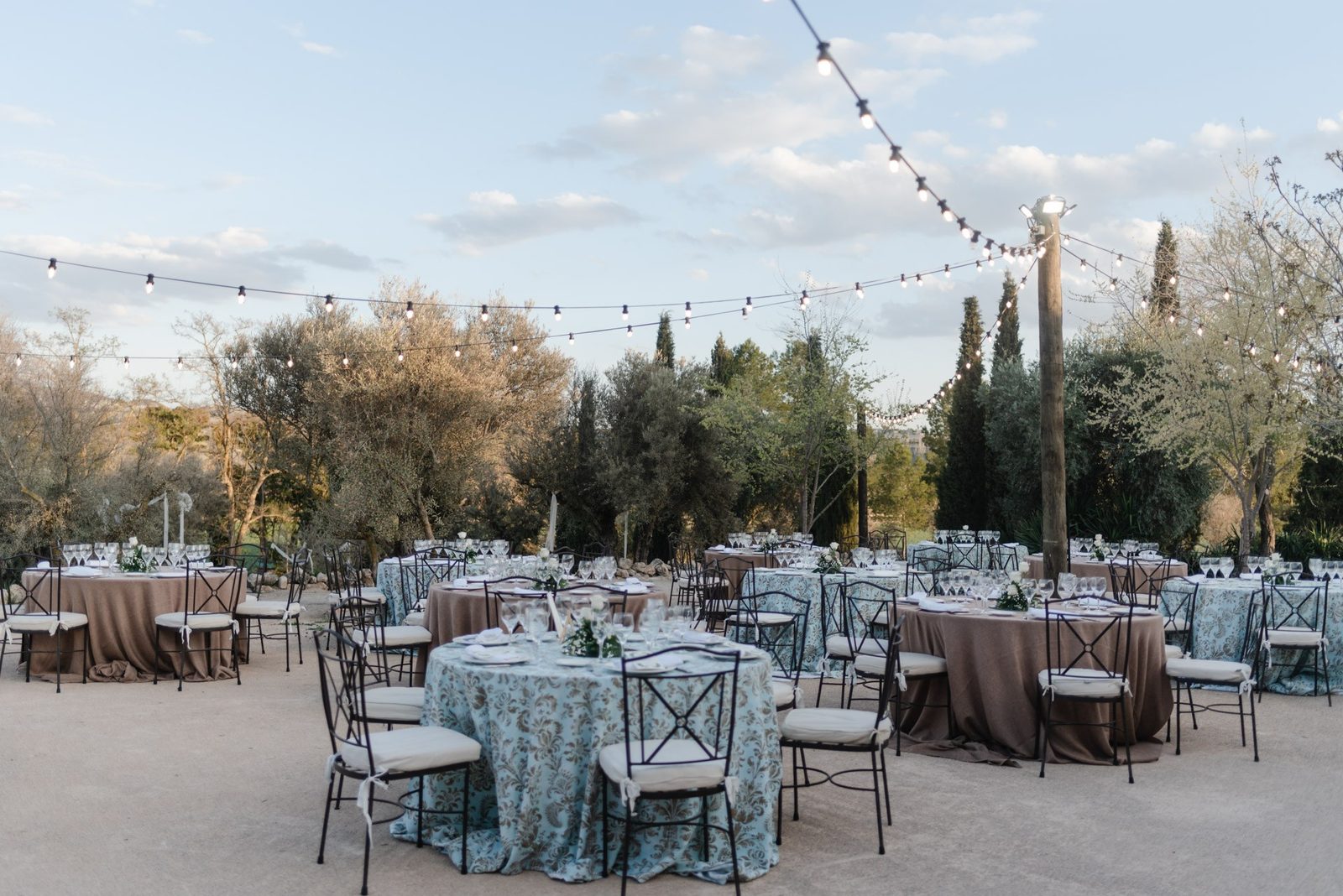 Banquete exterior, editorial de Crazy Love Shots