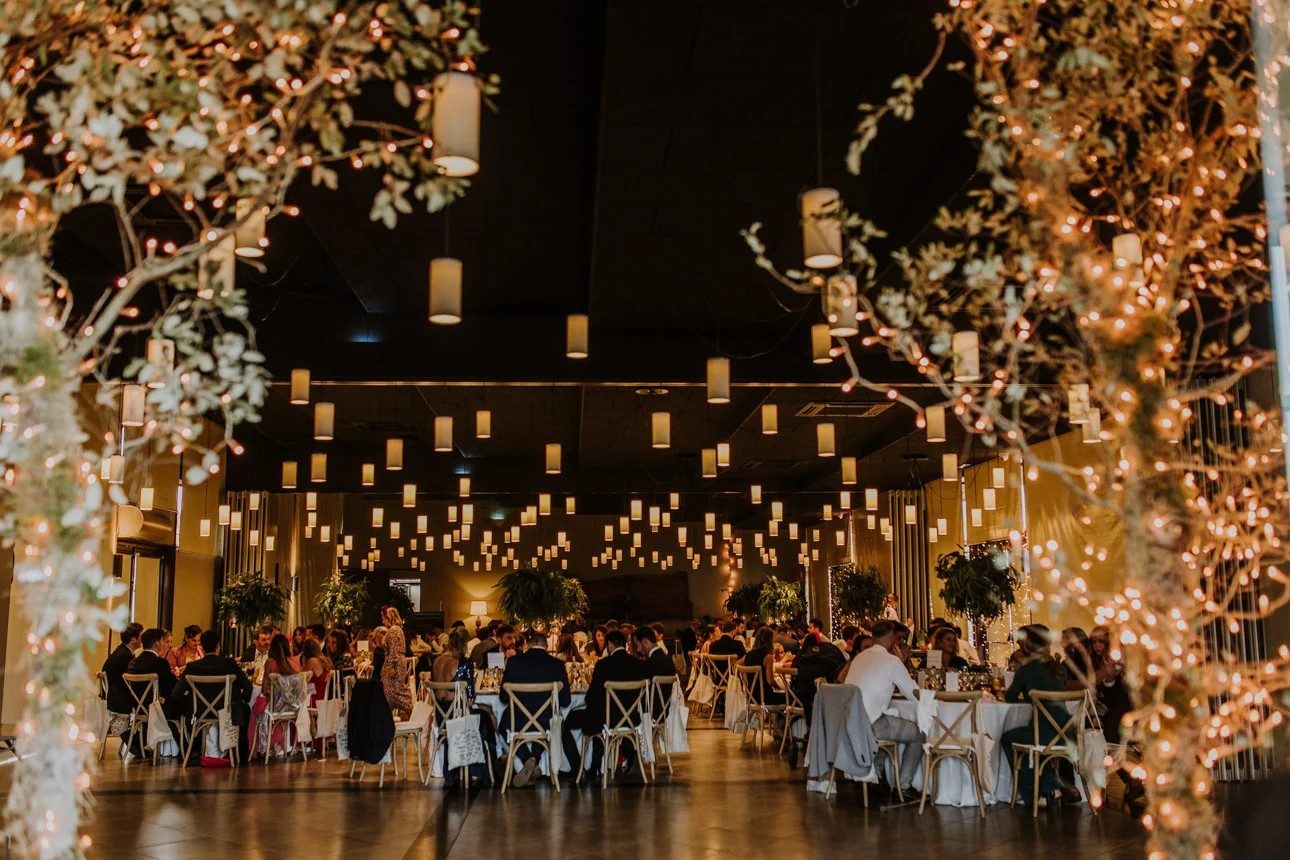 Salón Els Cirerers de noche durante una boda