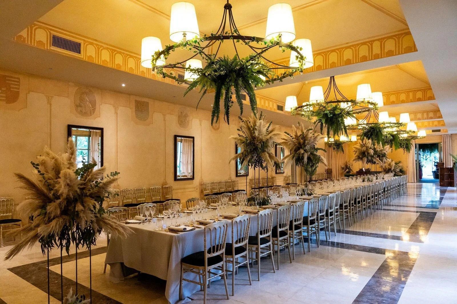 Salón Imperial con las mesas montadas