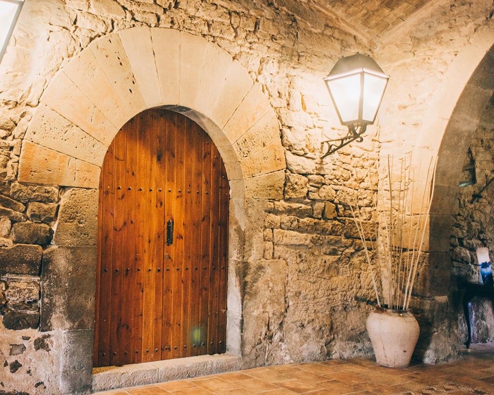Antigua entrada de la masía