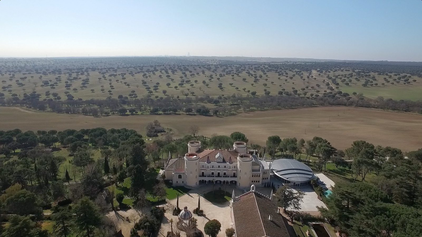El castillo y su entorno de campo