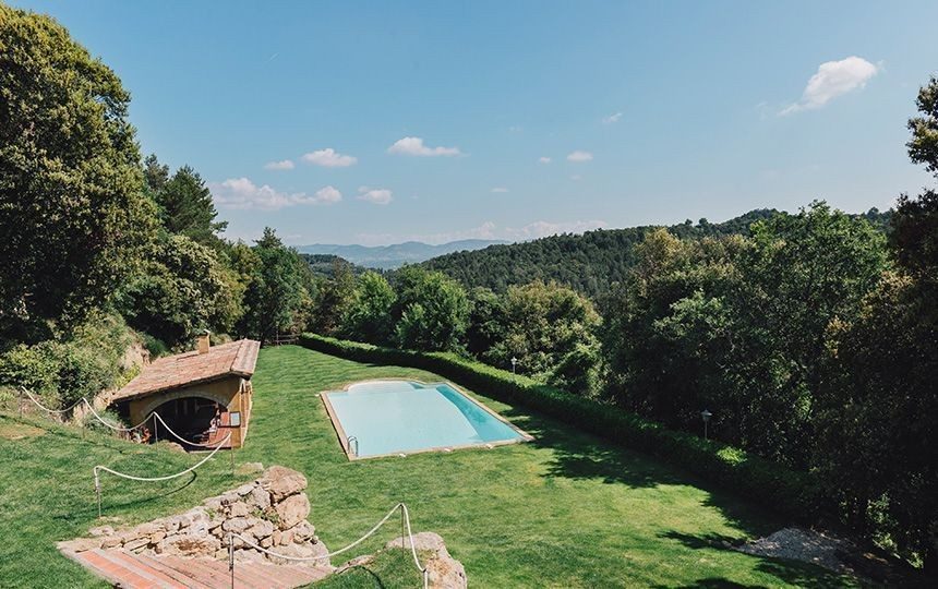 Jardín y piscina exterior