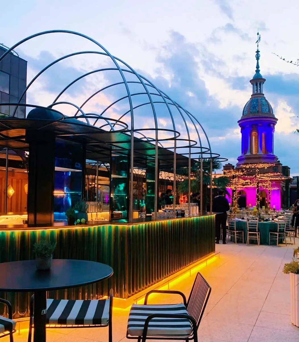 Terraza ABC en un atardecer