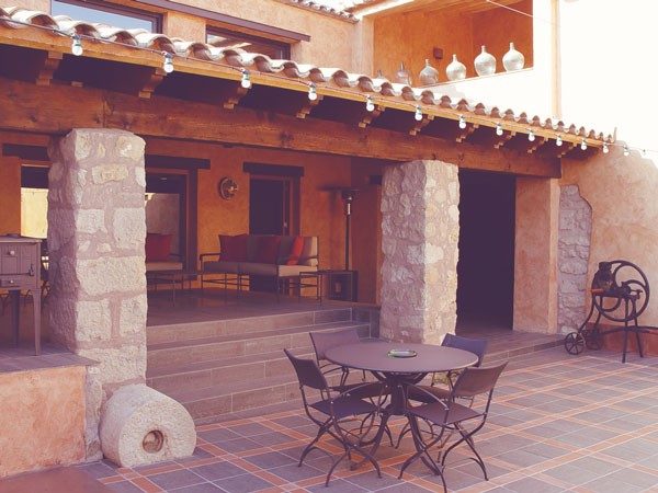 El Patio, entre la Masía y la Destilería
