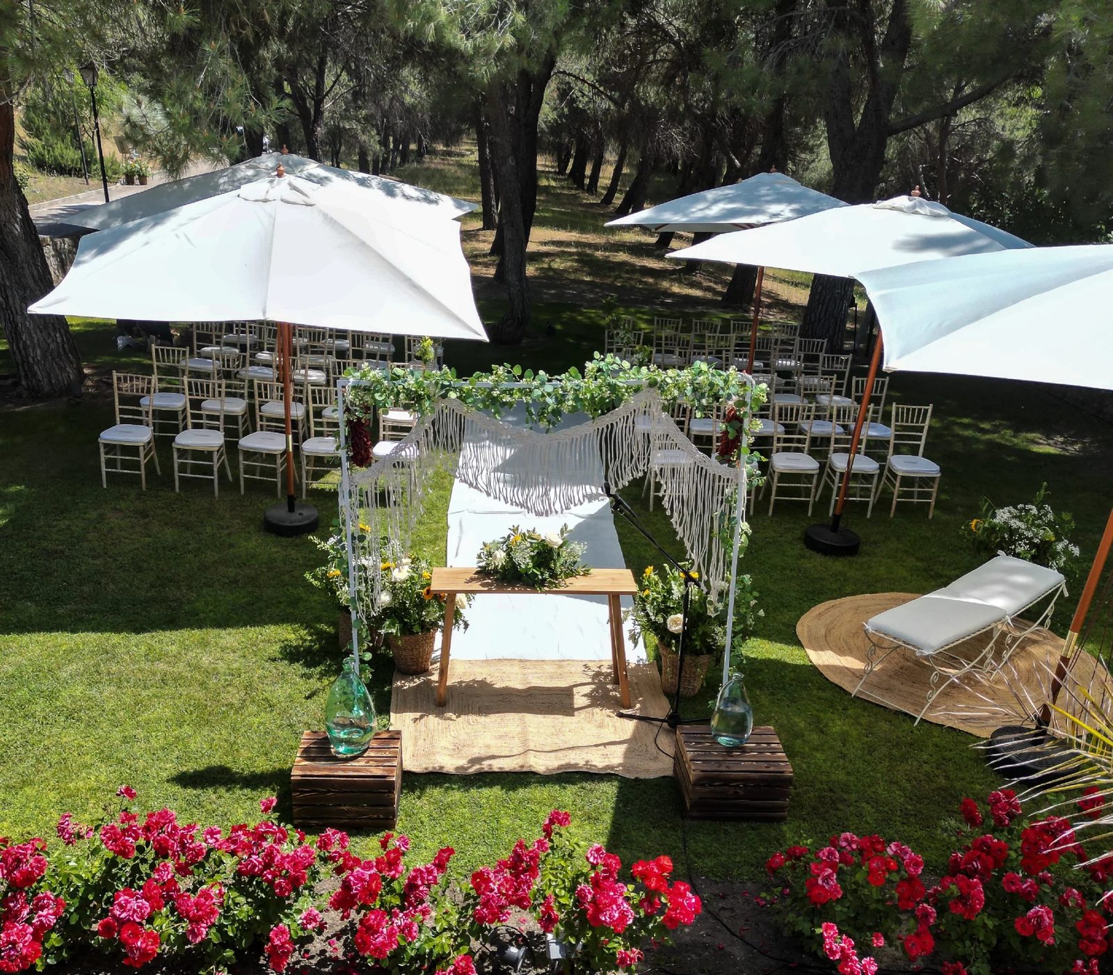 Ceremonia civil en los jardines