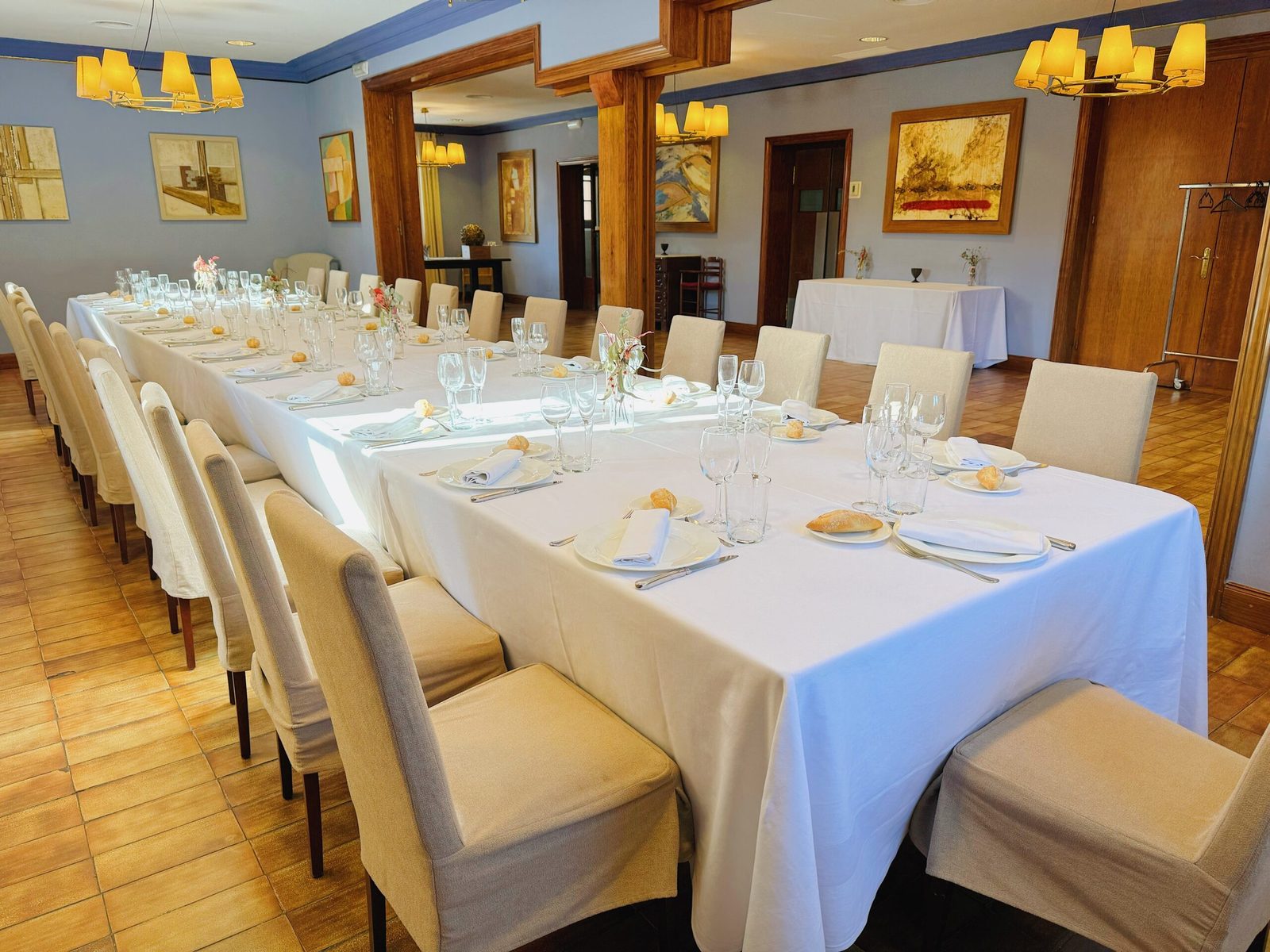 Salón Lola, salón con ventanales