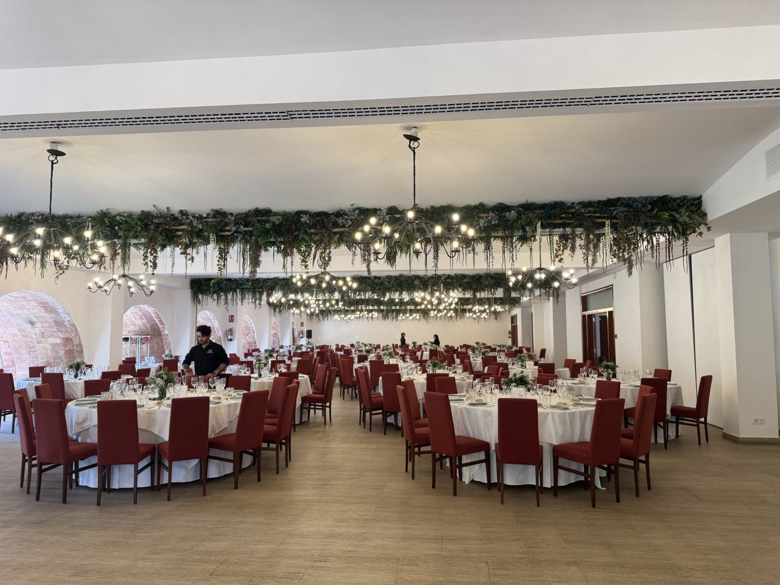 Sala Arcos, salón interior con arcos de piedra