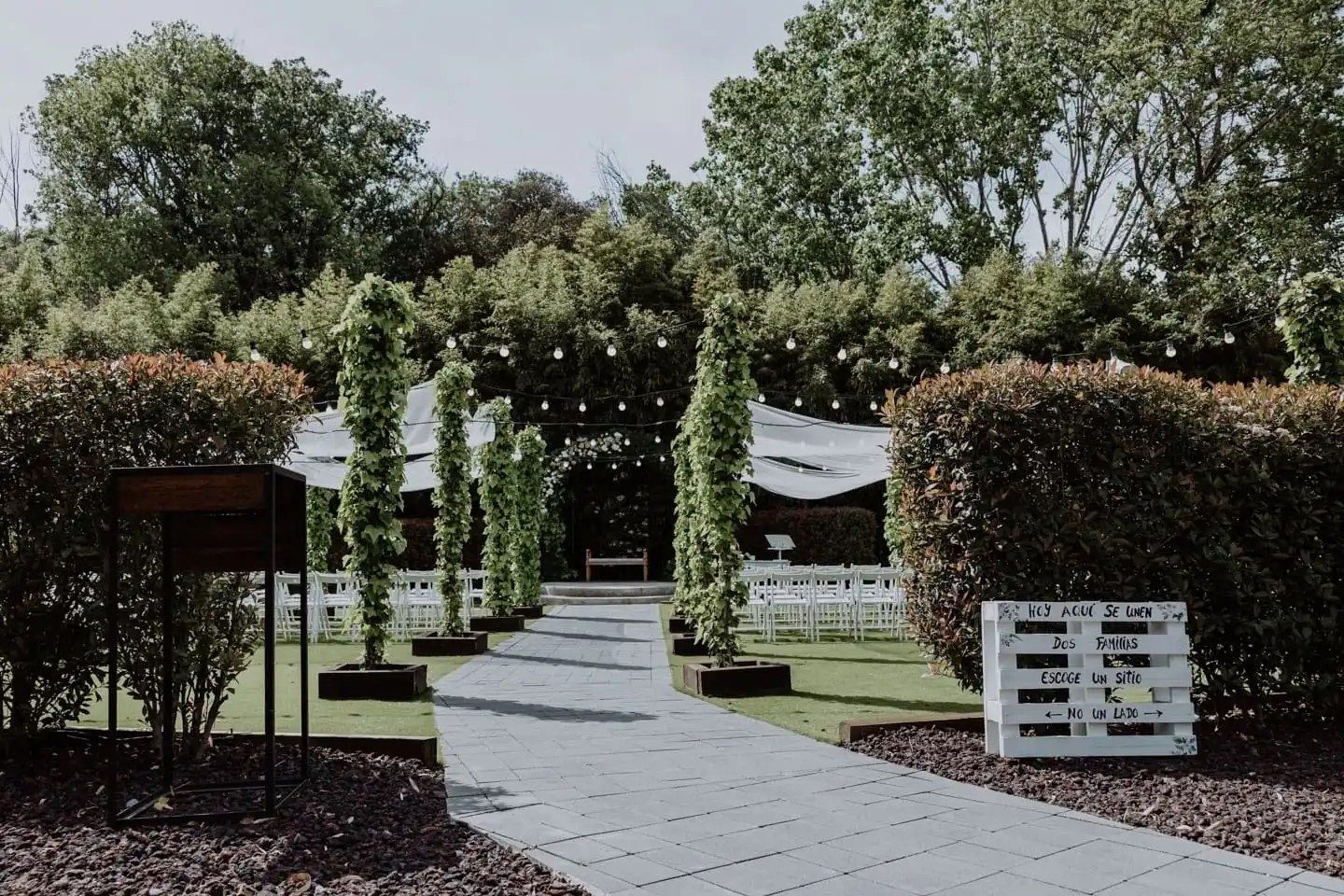Boda en el jardín de la masía