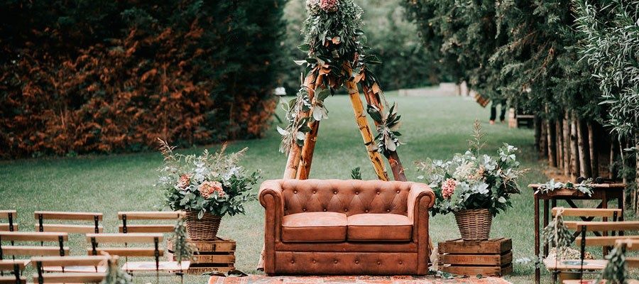 Montaje de ceremonia en el jardín