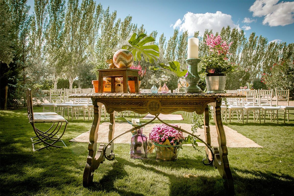 Montaje de una celebración de boda en la finca