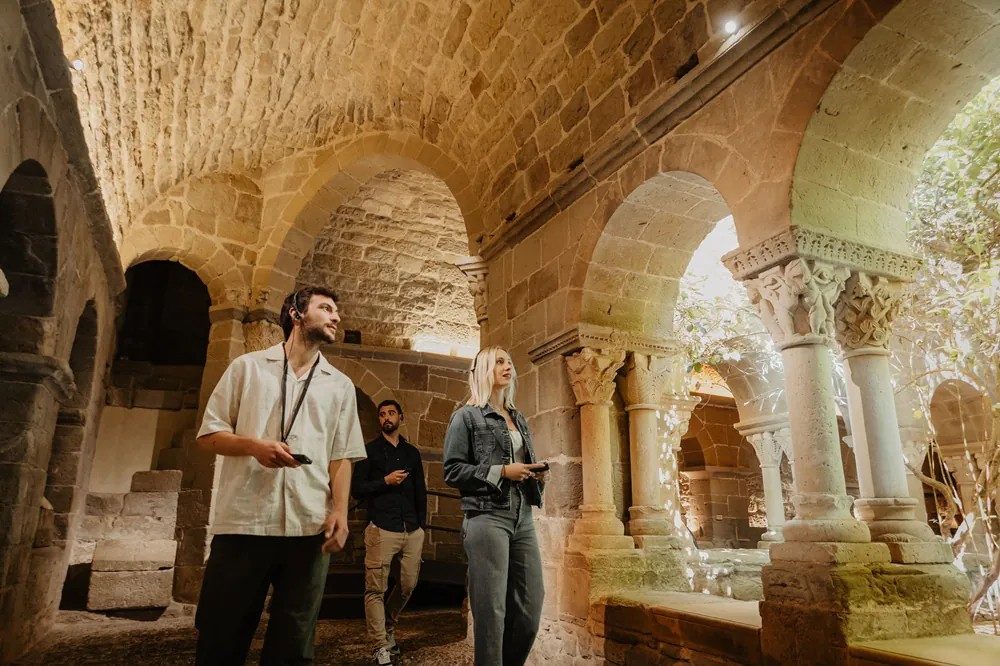 Claustro del monasterio de Sant Benet