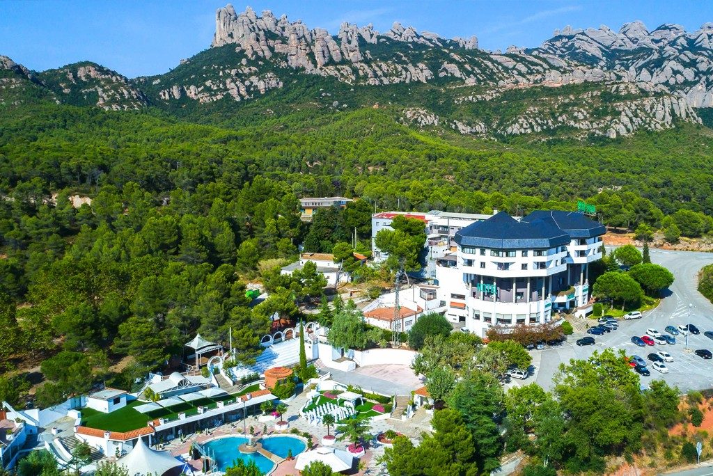 Vista aérea del hotel y sus espacios