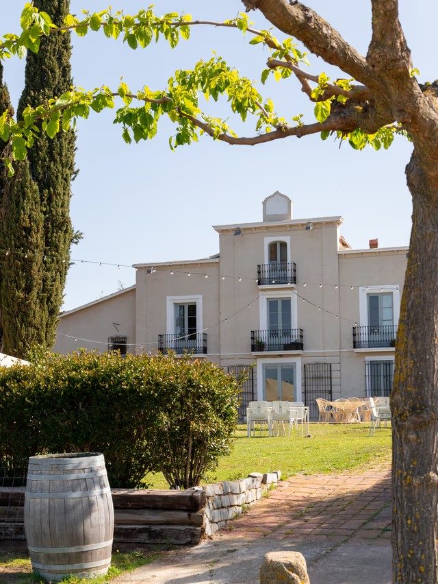 Fachada de la masía