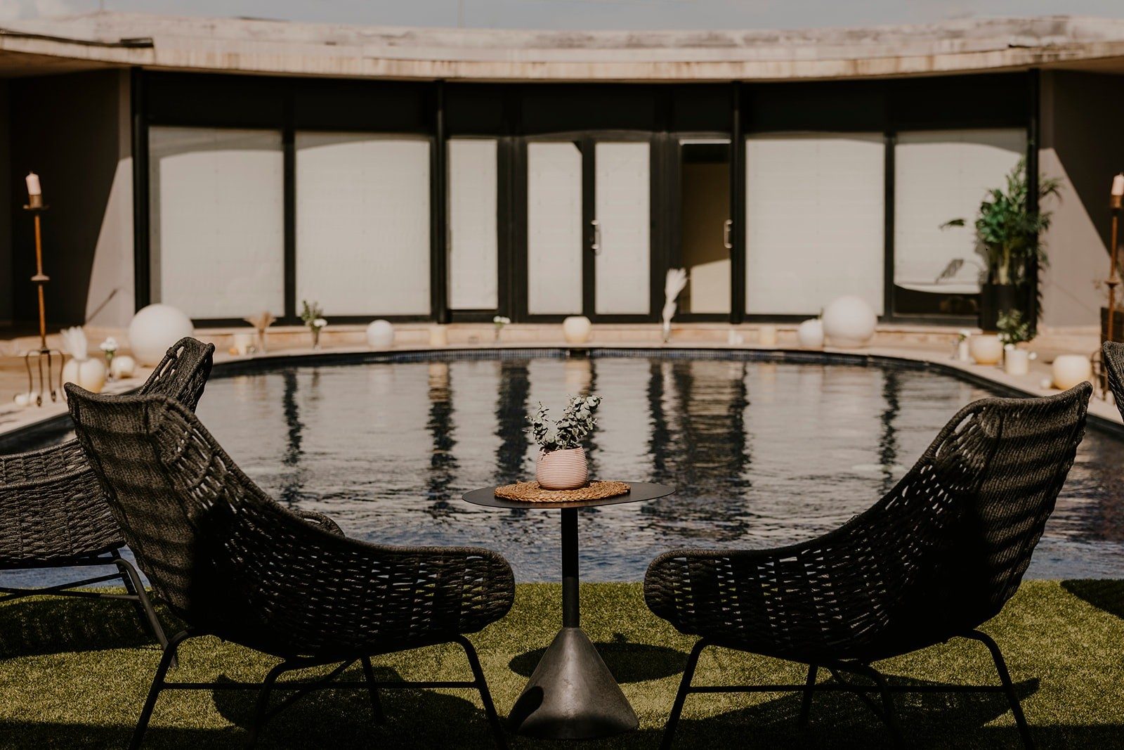 Rincón junto a la piscina