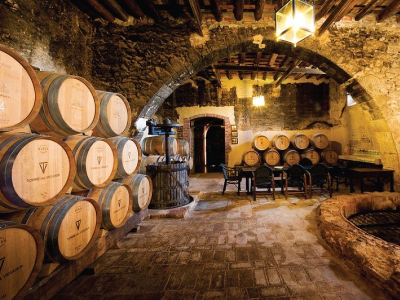 La Bodega, sala de barricas usada para cócteles y catas