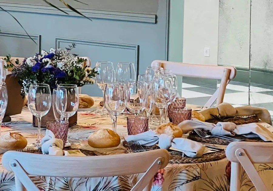 Montaje de banquete de boda